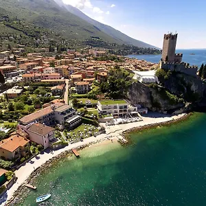 Castello Front 4* Malcesine