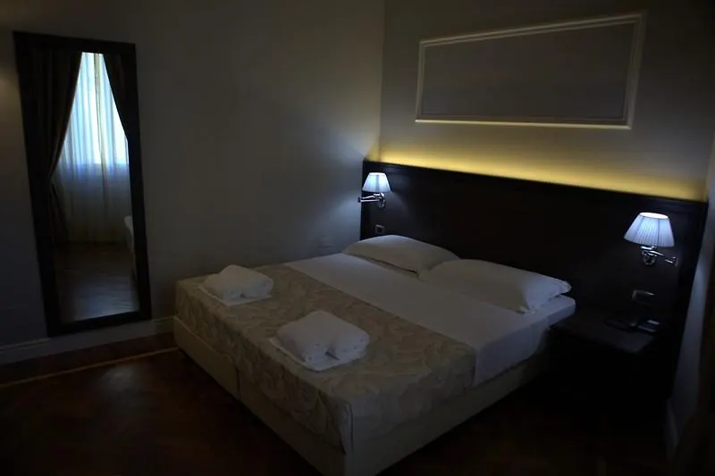 Hotel Lombardia Florence 3*,